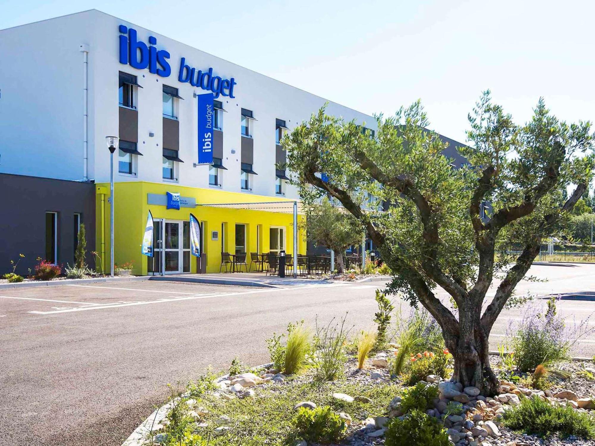 Ibis Budget Porte De Camargue Saint-Martin-de-Crau Bagian luar foto