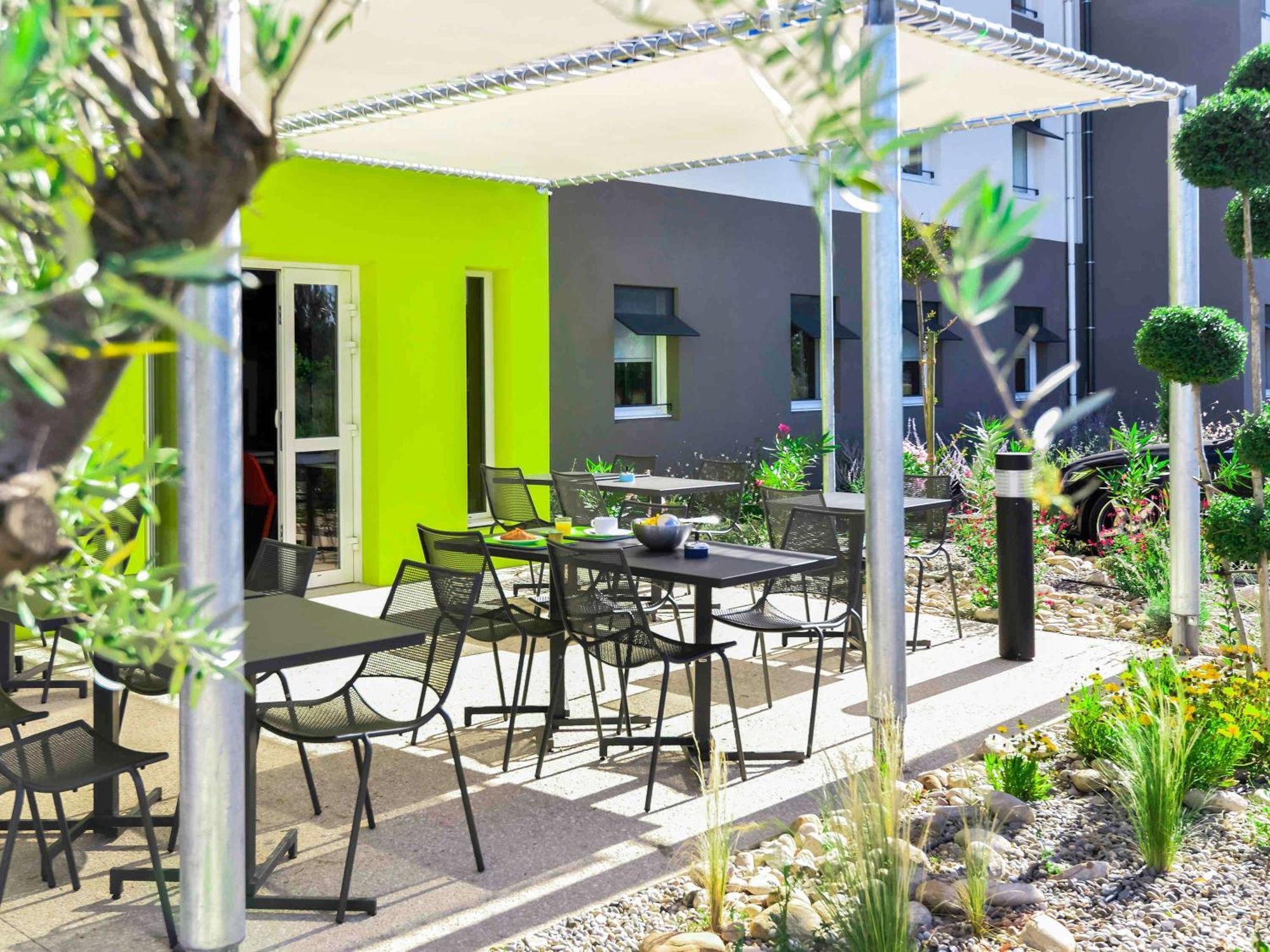 Ibis Budget Porte De Camargue Saint-Martin-de-Crau Bagian luar foto