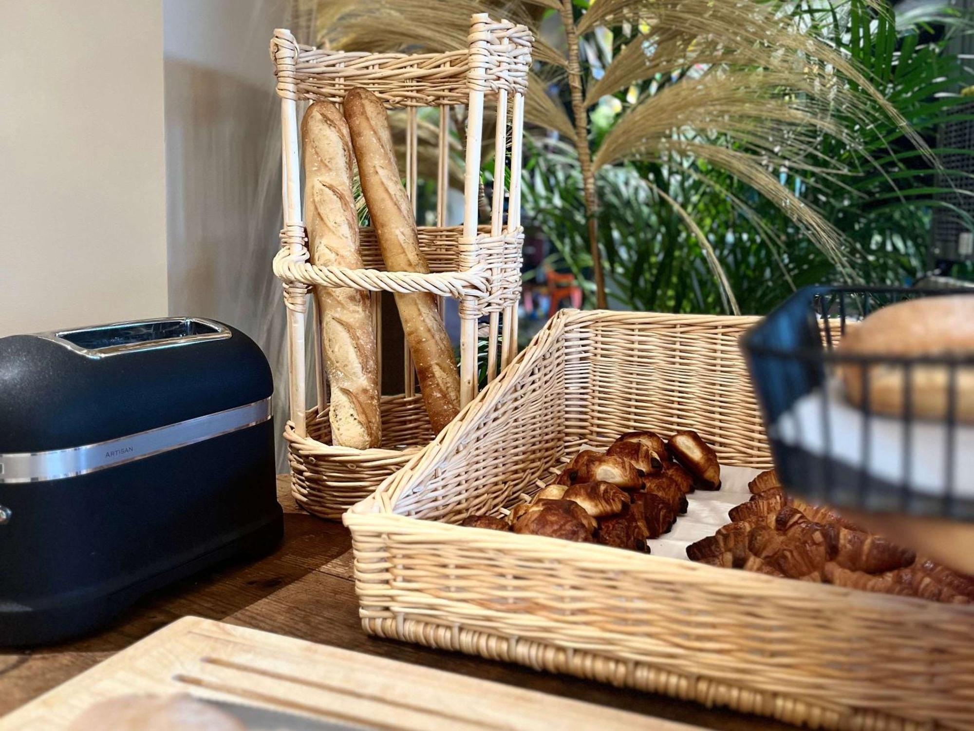 Ibis Budget Porte De Camargue Saint-Martin-de-Crau Bagian luar foto