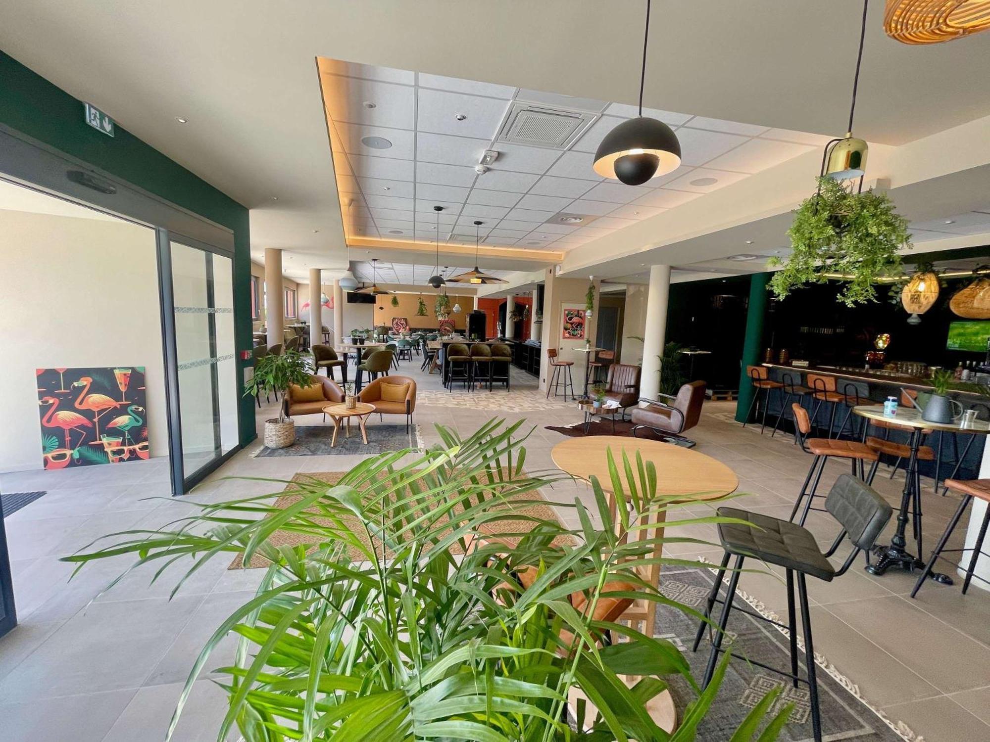 Ibis Budget Porte De Camargue Saint-Martin-de-Crau Bagian luar foto