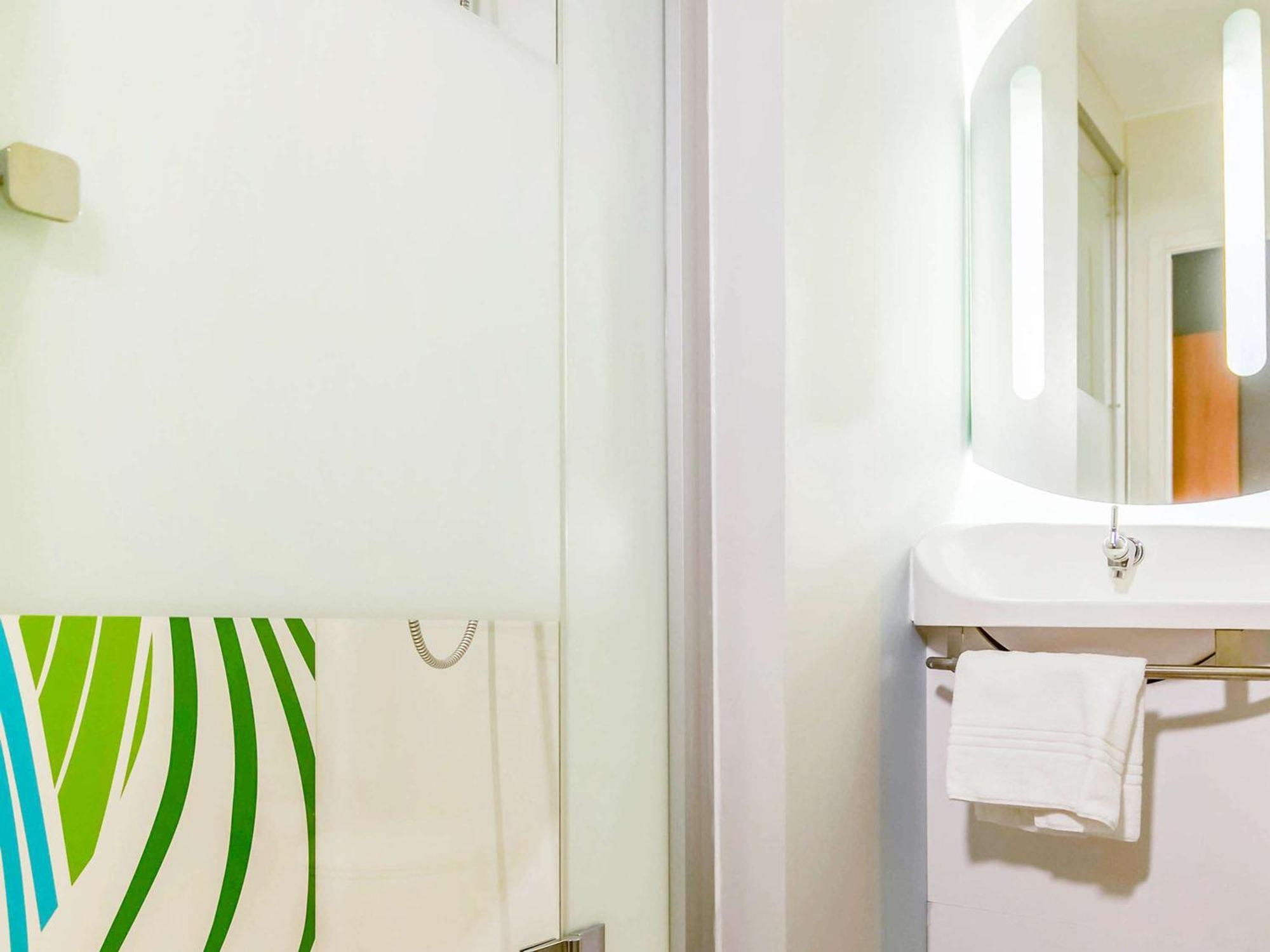 Ibis Budget Porte De Camargue Saint-Martin-de-Crau Bagian luar foto