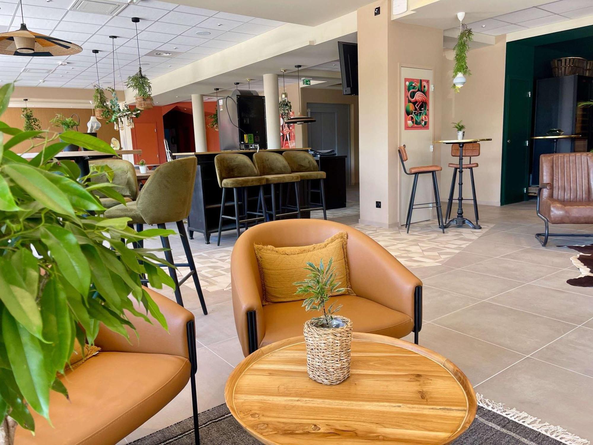 Ibis Budget Porte De Camargue Saint-Martin-de-Crau Bagian luar foto