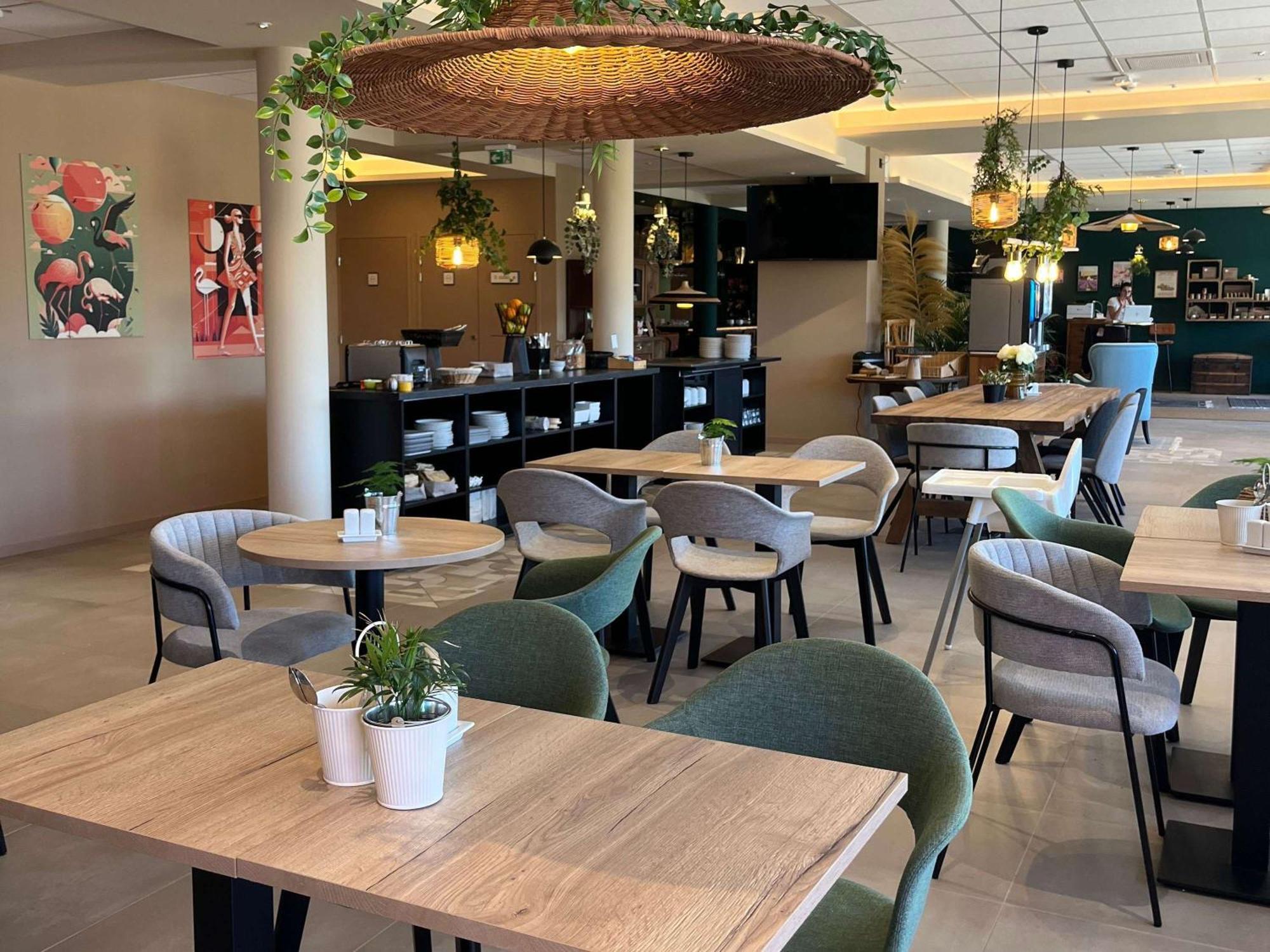 Ibis Budget Porte De Camargue Saint-Martin-de-Crau Bagian luar foto