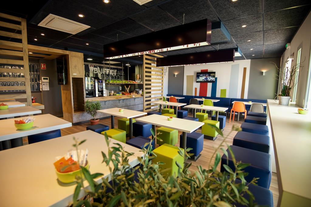 Ibis Budget Porte De Camargue Saint-Martin-de-Crau Bagian luar foto