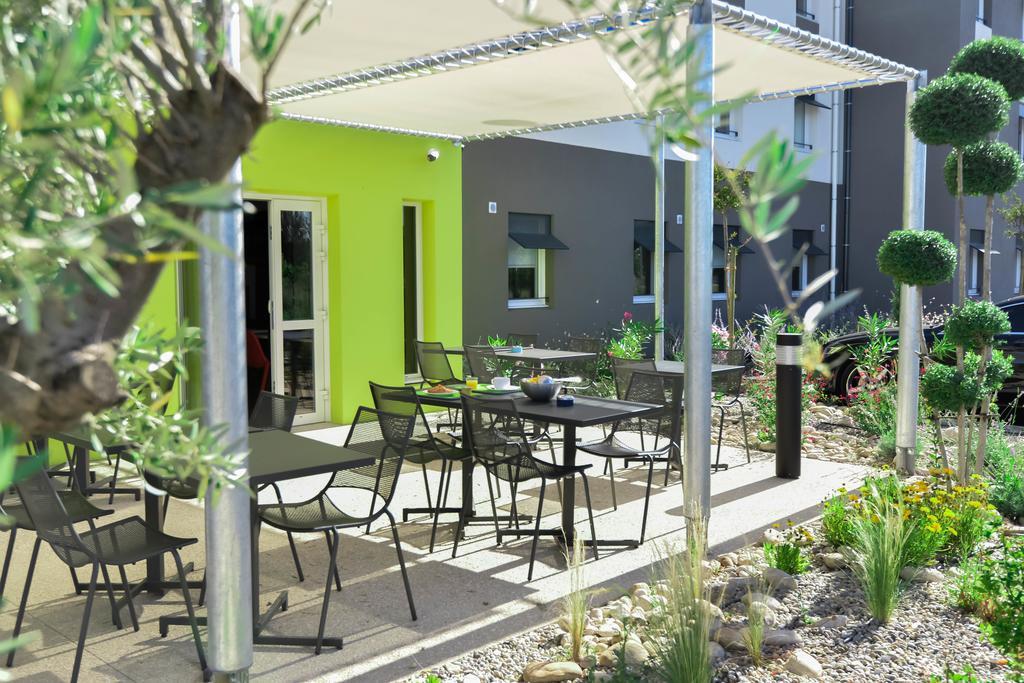 Ibis Budget Porte De Camargue Saint-Martin-de-Crau Bagian luar foto