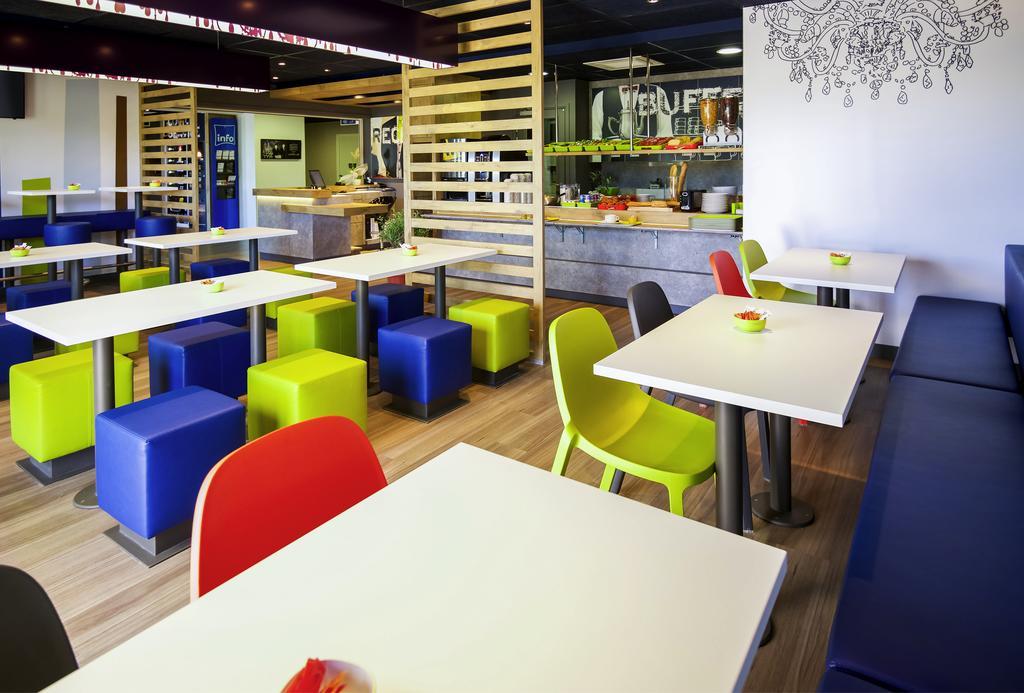 Ibis Budget Porte De Camargue Saint-Martin-de-Crau Bagian luar foto