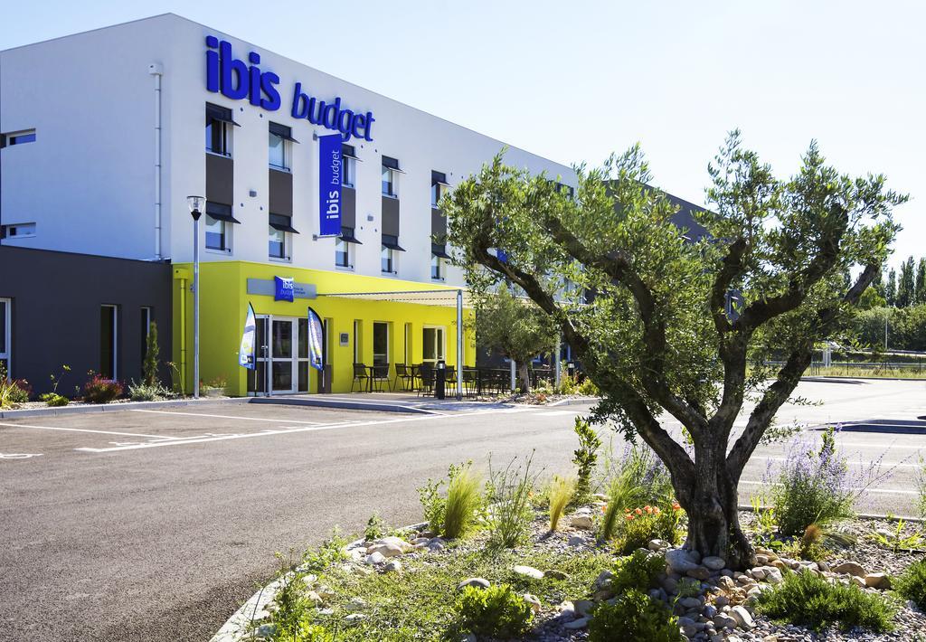 Ibis Budget Porte De Camargue Saint-Martin-de-Crau Bagian luar foto