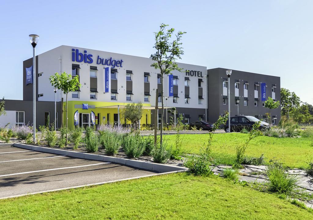 Ibis Budget Porte De Camargue Saint-Martin-de-Crau Bagian luar foto