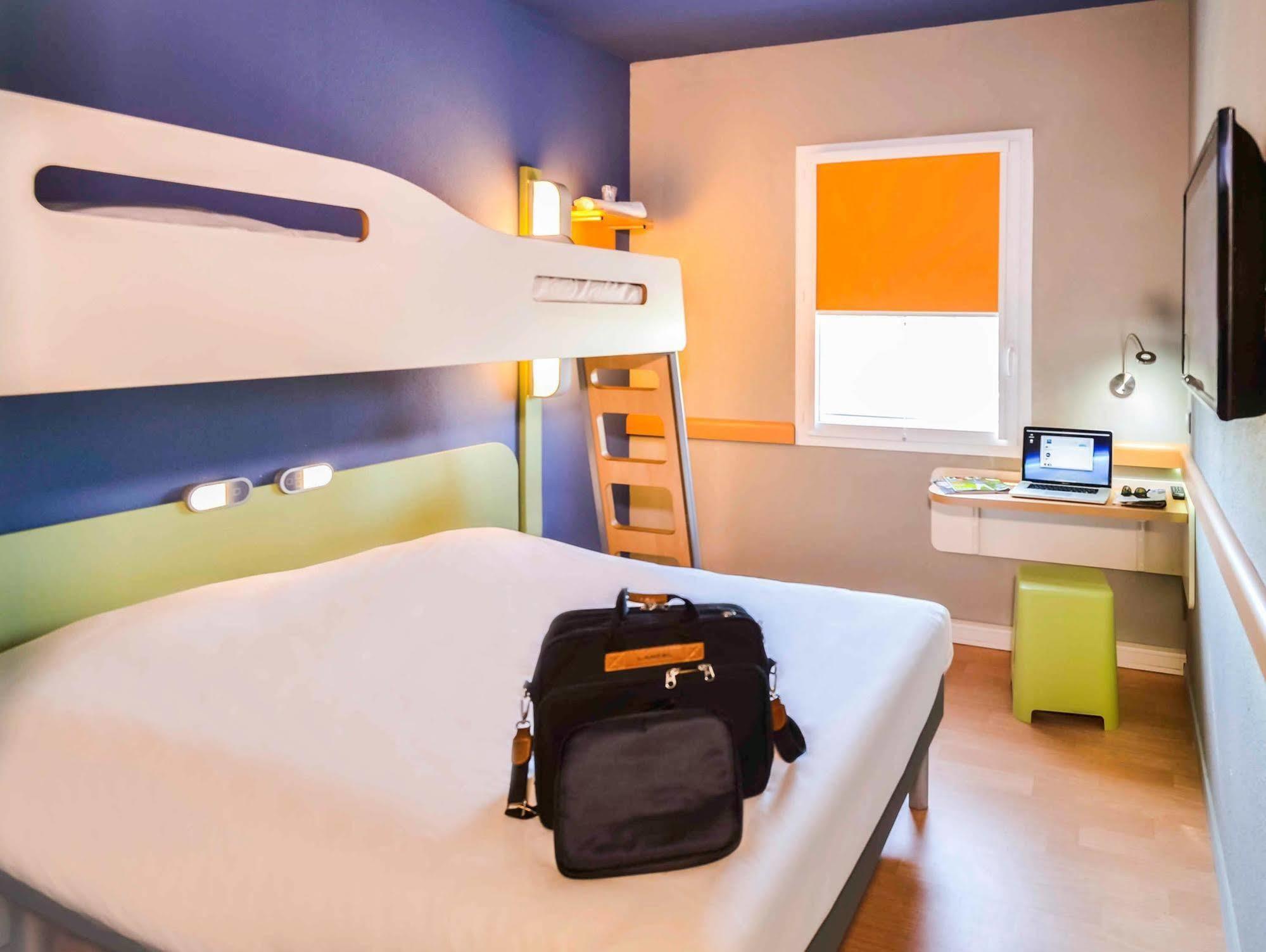 Ibis Budget Porte De Camargue Saint-Martin-de-Crau Bagian luar foto