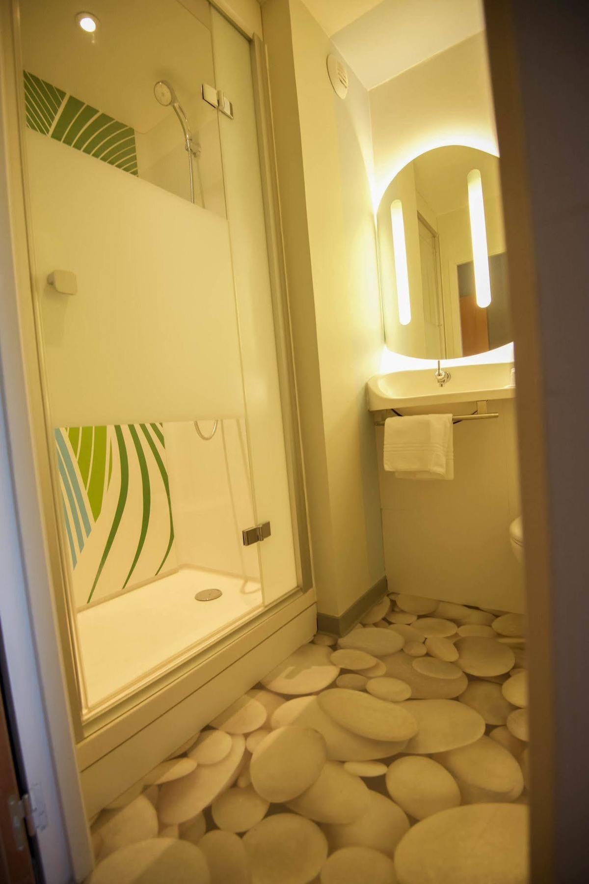 Ibis Budget Porte De Camargue Saint-Martin-de-Crau Bagian luar foto