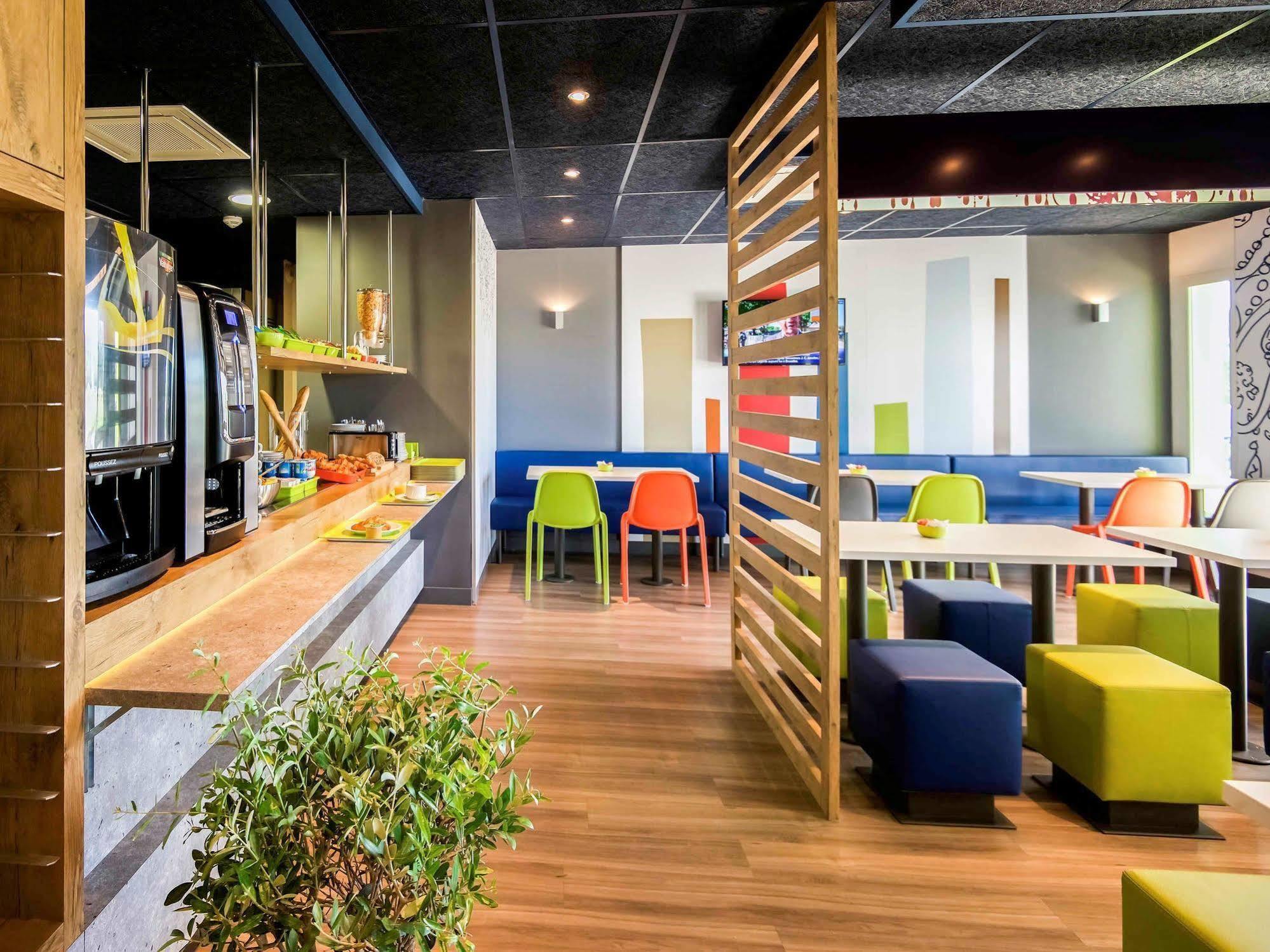 Ibis Budget Porte De Camargue Saint-Martin-de-Crau Bagian luar foto