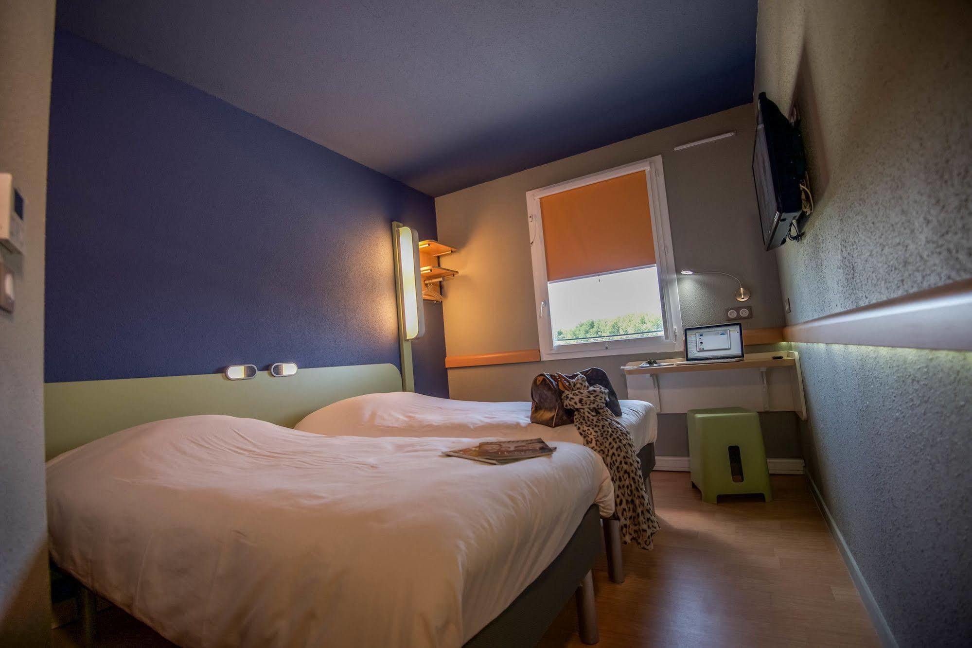 Ibis Budget Porte De Camargue Saint-Martin-de-Crau Bagian luar foto